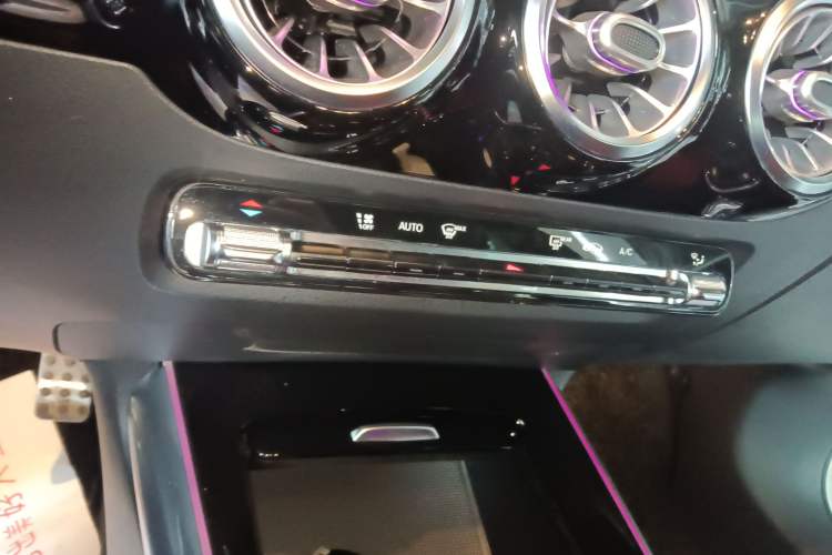 Used Mercedes-Benz GLA AMG 2021 AMG GLA 35 4MATIC Audio And AC Panel