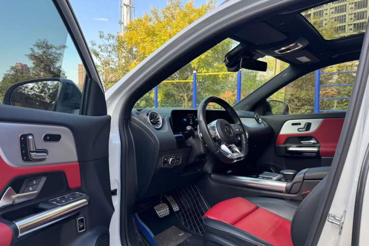 Used Mercedes-Benz GLA AMG 2021 AMG GLA 35 4MATIC Interior 1