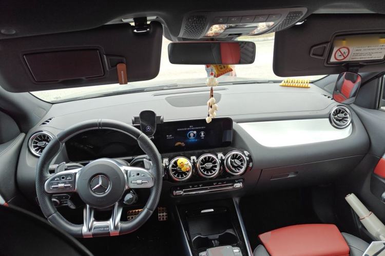 Used Mercedes-Benz GLA AMG 2022 AMG GLA 35 4MATIC Center Console