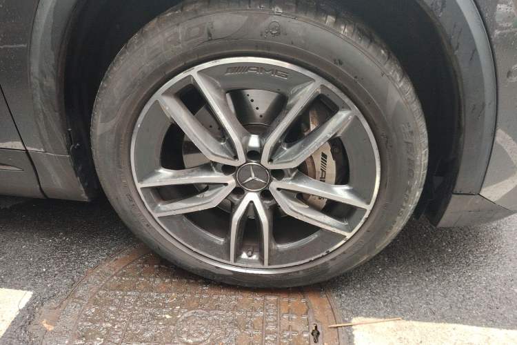 Used Mercedes-Benz GLA AMG 2022 AMG GLA 35 4MATIC Right Front Wheel Hub