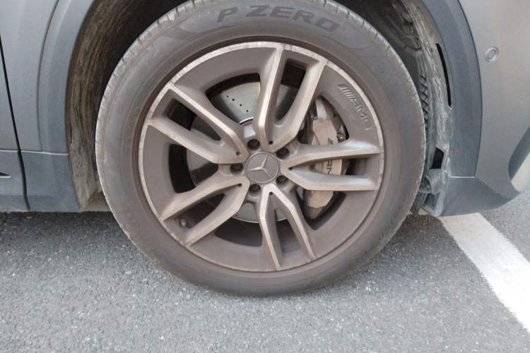 Used Mercedes-Benz GLA AMG 2022 AMG GLA 35 4MATIC Right Front Wheel Hub