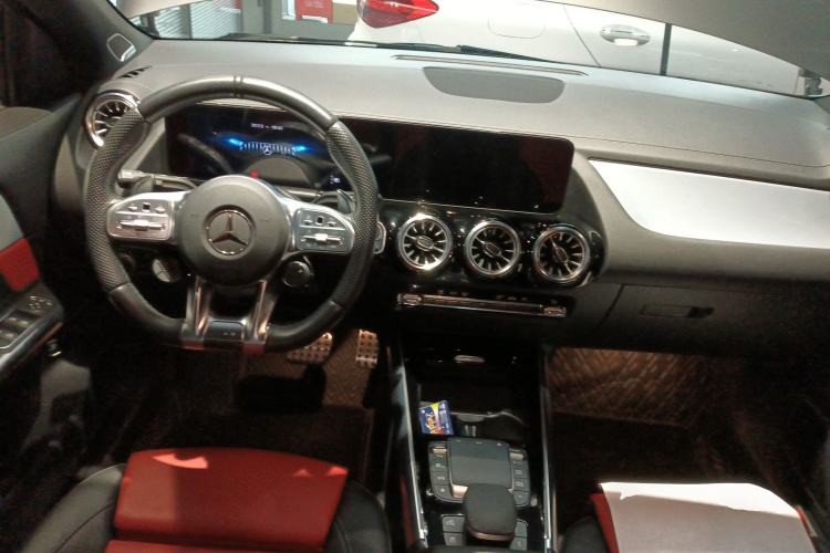 Used Mercedes-Benz GLA AMG 2022 AMG GLA 35 4MATIC Center Console