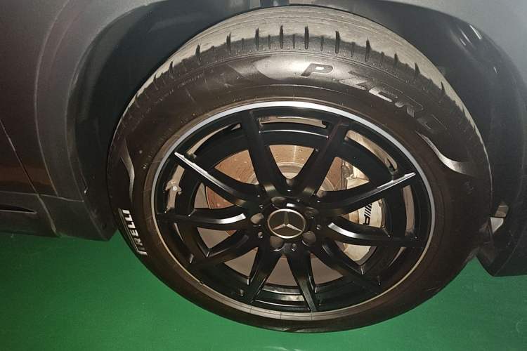 Used Mercedes-Benz GLA AMG 2023 AMG GLA 35 4MATIC Right Front Wheel Hub
