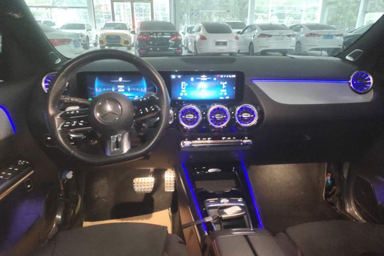 Used Mercedes-Benz GLA AMG 2024 AMG GLA 35 4MATIC Center Console