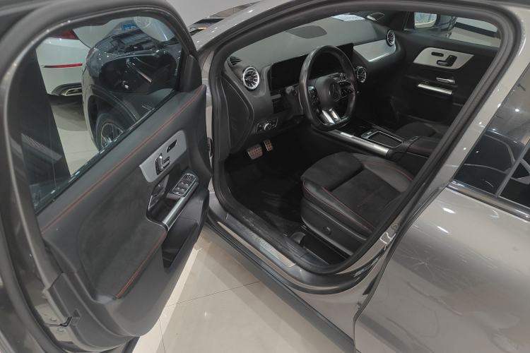 Used Mercedes-Benz GLA AMG 2024 AMG GLA 35 4MATIC Driver Seat