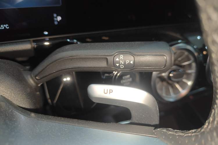 Used Mercedes-Benz GLA AMG 2024 AMG GLA 35 4MATIC Gear Lever