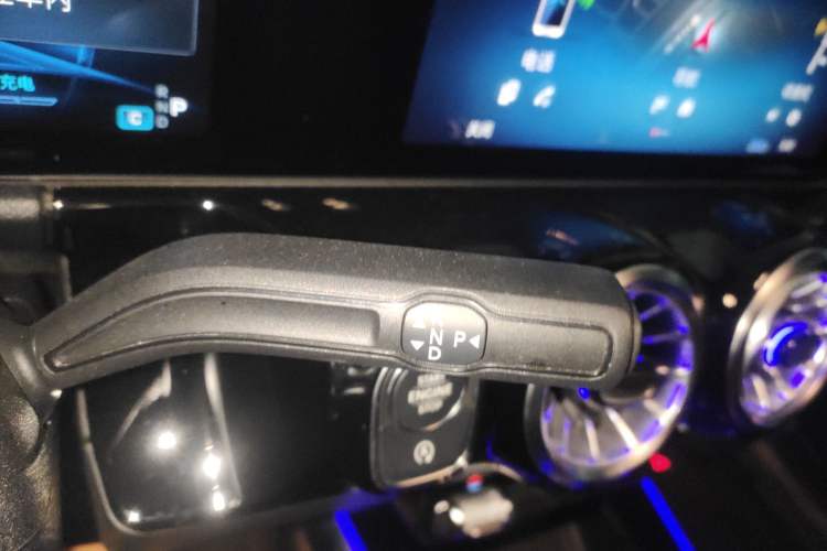 Used Mercedes-Benz GLA AMG 2024 AMG GLA 35 4MATIC Gear Lever