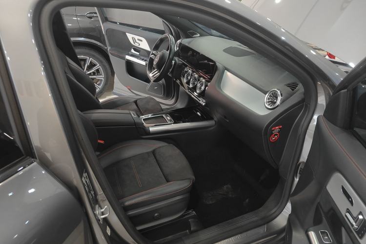 Used Mercedes-Benz GLA AMG 2024 AMG GLA 35 4MATIC Right Front Seat