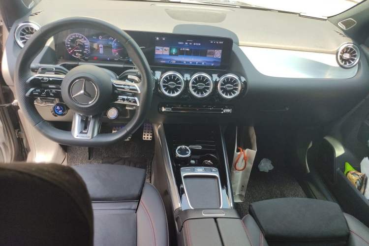 Used Mercedes-Benz GLA AMG 2024 AMG GLA 35 4MATIC Center Console