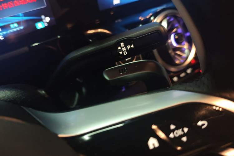 Used Mercedes-Benz GLA AMG 2024 AMG GLA 35 4MATIC Gear Lever