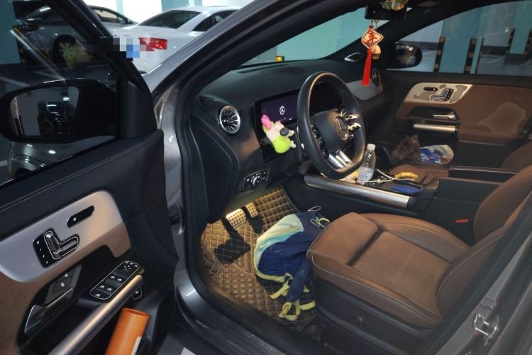 Used Mercedes-Benz GLA AMG 2025 AMG GLA 35 4MATIC Driver Seat