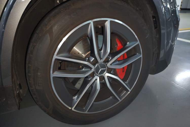 Used Mercedes-Benz GLA AMG 2025 AMG GLA 35 4MATIC Right Front Wheel Hub
