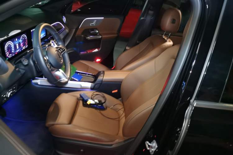 Used Mercedes-Benz GLB 2025 GLB 200 Dynamic Edition Driver Seat