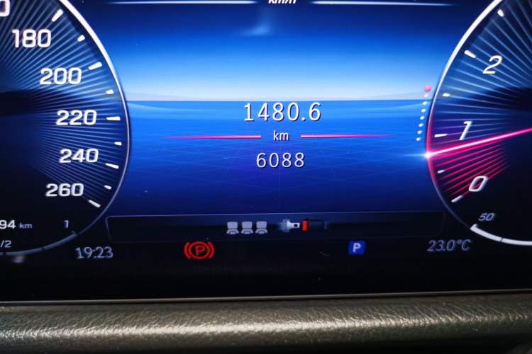 Used Mercedes-Benz GLB 2025 GLB 200 Dynamic Edition Odometer Close Up