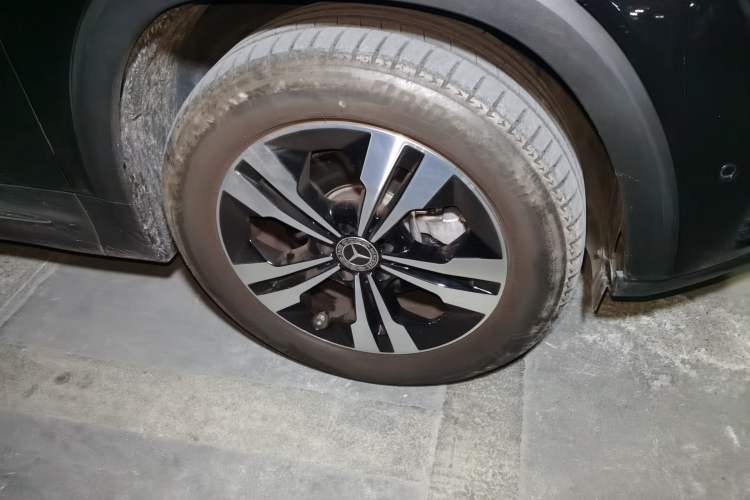Used Mercedes-Benz GLB 2025 GLB 200 Dynamic Edition Right Front Wheel Hub