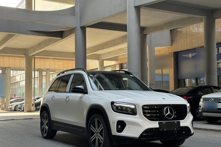 Used Mercedes-Benz GLB 2024 GLB 220 4MATIC Exterior 2