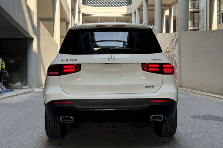 Used Mercedes-Benz GLB 2024 GLB 220 4MATIC Exterior 4