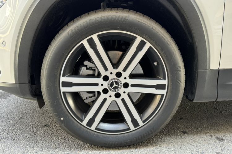 Used Mercedes-Benz GLB 2024 GLB 220 4MATIC Exterior 7