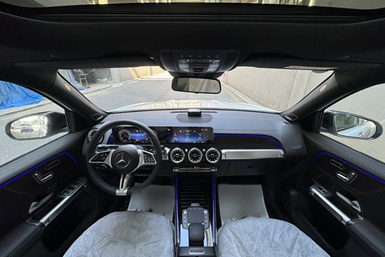 Used Mercedes-Benz GLB 2024 GLB 220 4MATIC Interior 4