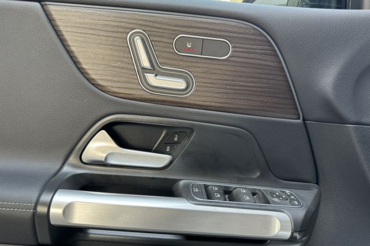 Used Mercedes-Benz GLB 2024 GLB 220 4MATIC Interior 9