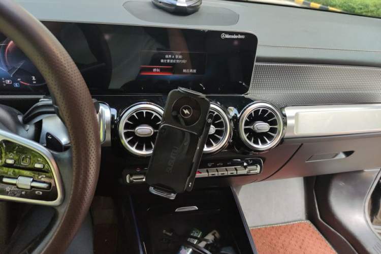 Used Mercedes-Benz GLB 2020 GLB 200 Stylish Edition Audio And AC Panel