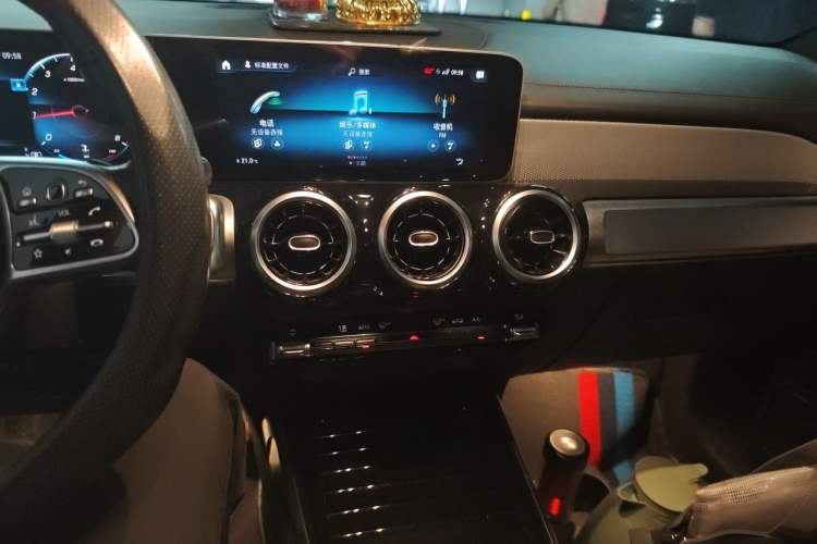 Used Mercedes-Benz GLB 2020 GLB 180 Dynamic Edition Audio And AC Panel