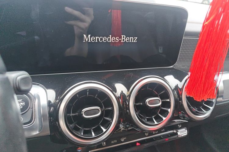 Used Mercedes-Benz GLB 2020 GLB 200 Dynamic Edition Audio And AC Panel