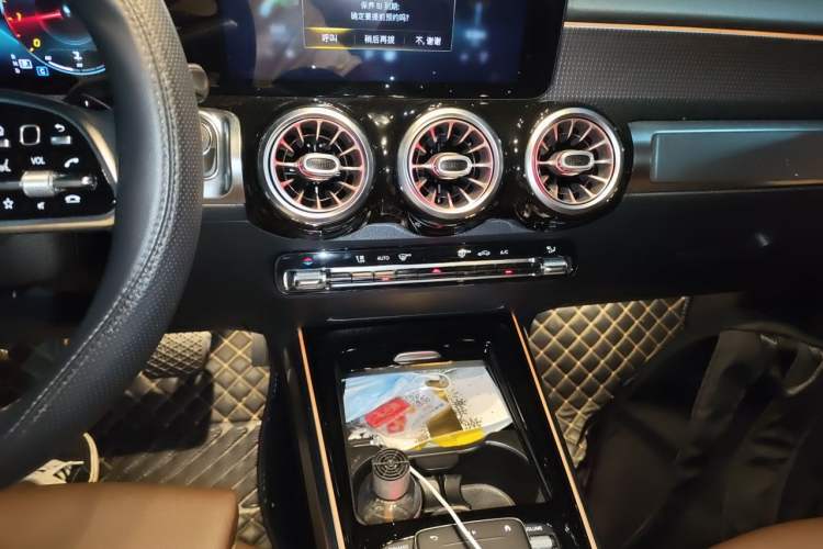 Used Mercedes-Benz GLB 2020 GLB 200 Dynamic Edition Audio And AC Panel