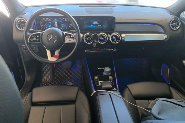 Used Mercedes-Benz GLB 2020 GLB 180 Fashion Model Center Console