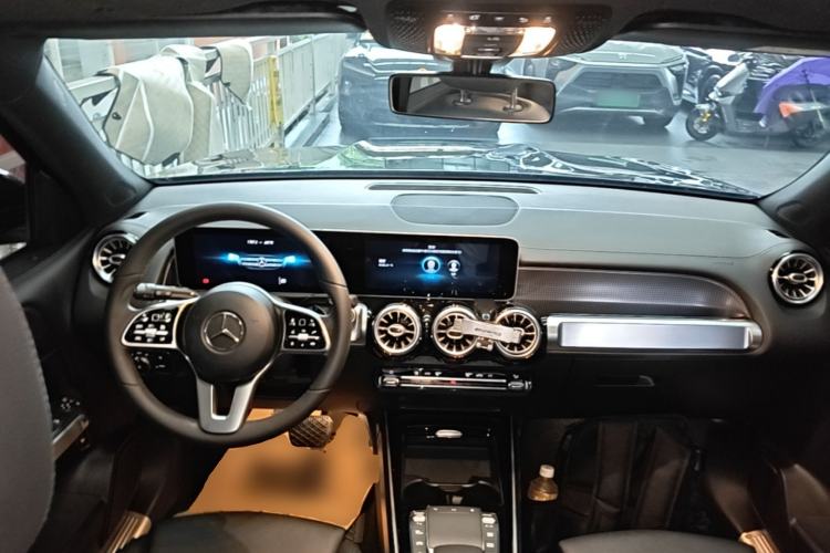 Used Mercedes-Benz GLB 2020 Facelift GLB 200 Fashion Edition Center Console