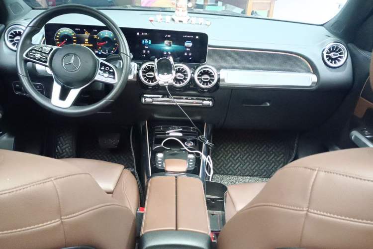 Used Mercedes-Benz GLB 2020 Facelift GLB 200 Fashion Edition Center Console