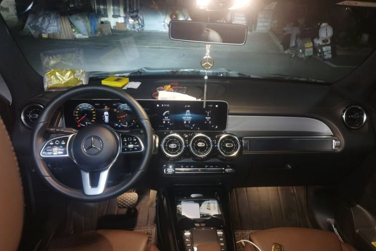 Used Mercedes-Benz GLB 2020 GLB 180 Dynamic Edition Center Console