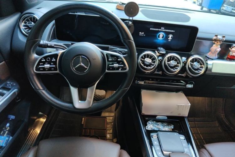 Used Mercedes-Benz GLB 2020 Facelift GLB 200 Fashion Edition Center Console