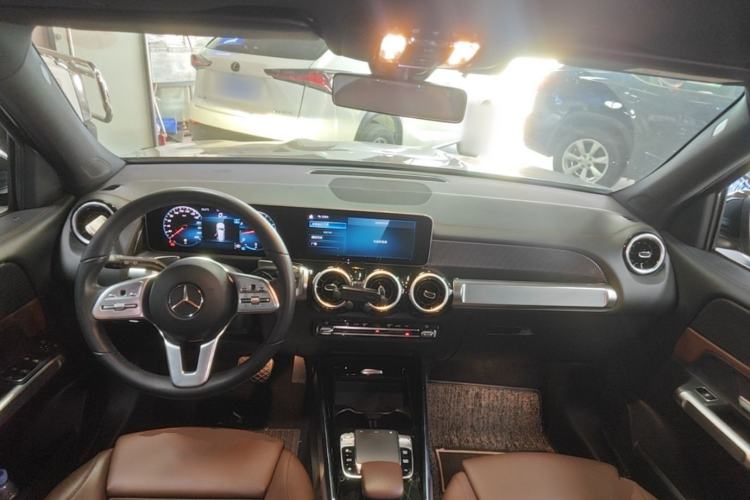 Used Mercedes-Benz GLB 2020 GLB 200 Dynamic Edition Center Console