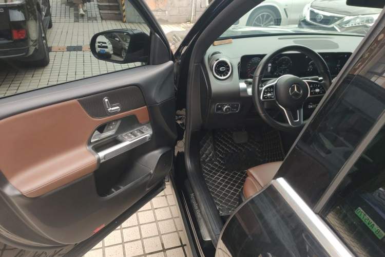 Used Mercedes-Benz GLB 2020 GLB 200 Dynamic Edition Driver Seat
