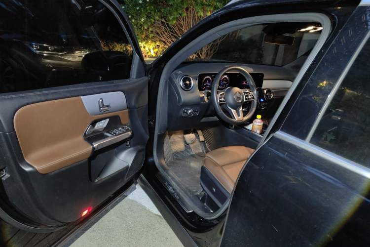 Used Mercedes-Benz GLB 2020 GLB 180 Dynamic Edition Driver Seat