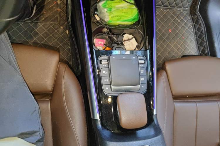 Used Mercedes-Benz GLB 2020 Updated GLB 200 Dynamic Edition Gear Lever