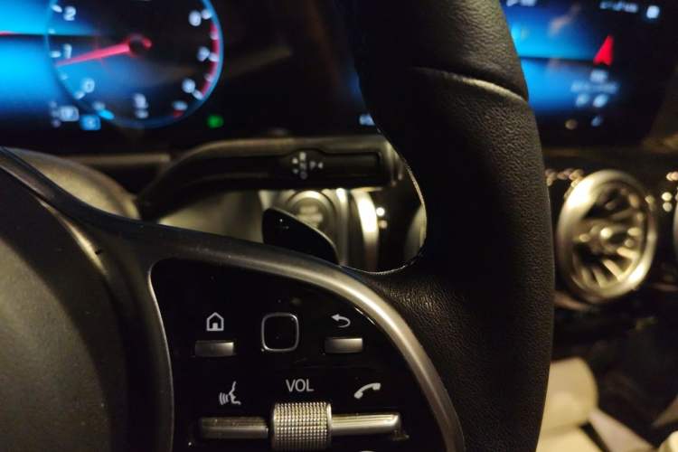 Used Mercedes-Benz GLB 2020 Updated GLB 200 Dynamic Edition Gear Lever