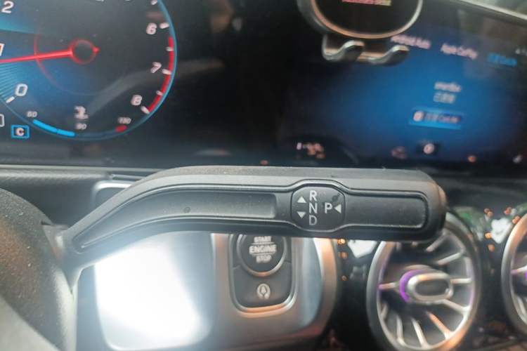 Used Mercedes-Benz GLB 2020 Updated GLB 200 Dynamic Edition Gear Lever