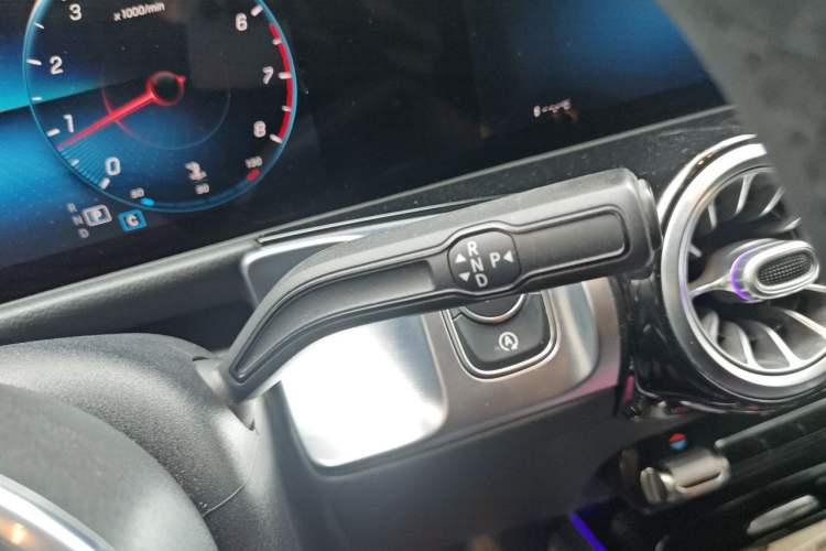 Used Mercedes-Benz GLB 2020 Updated GLB 200 Dynamic Edition Gear Lever