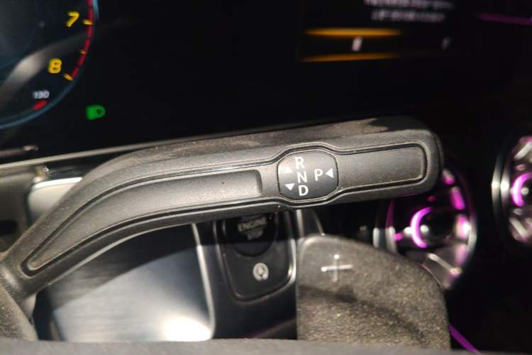 Used Mercedes-Benz GLB 2020 Updated GLB 200 Dynamic Edition Gear Lever