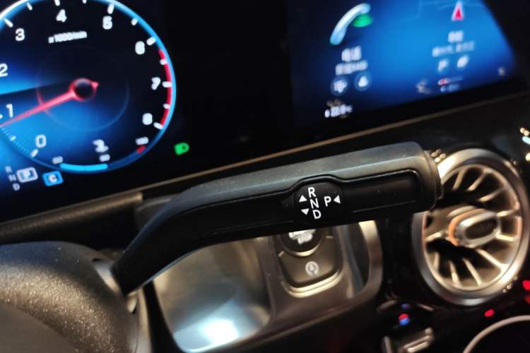 Used Mercedes-Benz GLB 2020 GLB 200 Stylish Edition Gear Lever