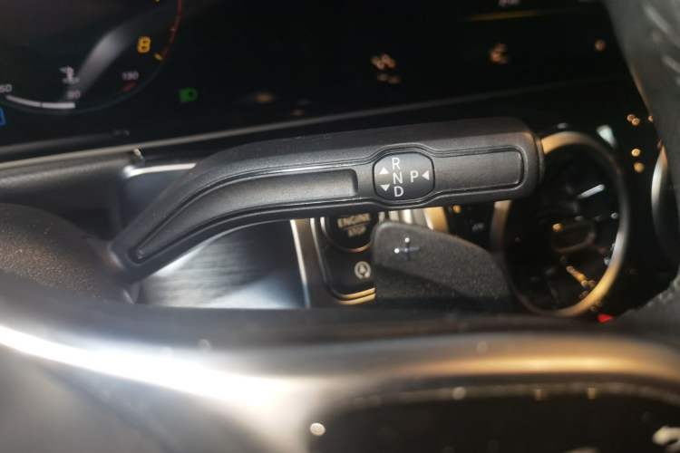 Used Mercedes-Benz GLB 2020 GLB 180 Dynamic Edition Gear Lever