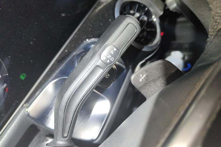 Used Mercedes-Benz GLB 2020 GLB 180 Dynamic Edition Gear Lever