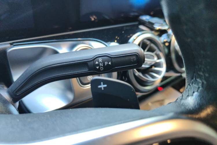 Used Mercedes-Benz GLB 2020 Facelift GLB 200 Fashion Edition Gear Lever