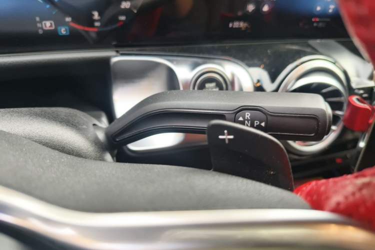 Used Mercedes-Benz GLB 2020 Facelift GLB 200 Fashion Edition Gear Lever
