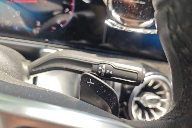 Used Mercedes-Benz GLB 2020 Updated GLB 200 Dynamic Edition Gear Lever