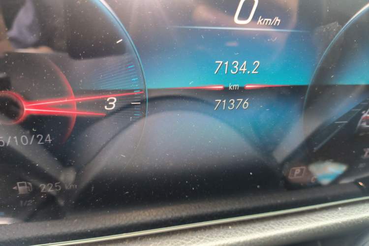 Used Mercedes-Benz GLB 2020 GLB 200 Stylish Edition Odometer Close Up