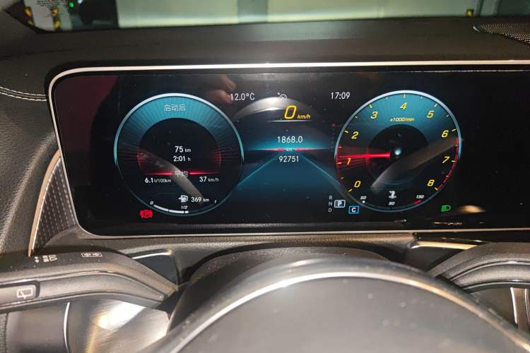 Used Mercedes-Benz GLB 2020 Facelift GLB 200 Fashion Edition Odometer Close Up