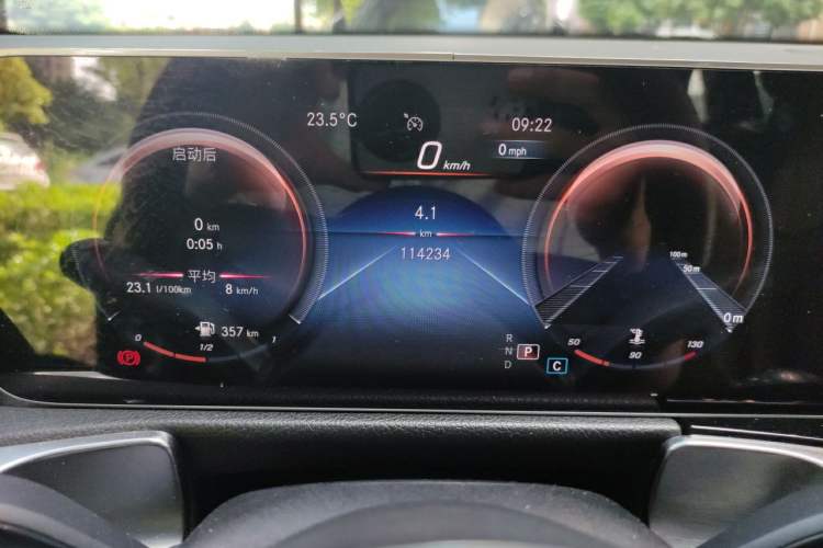 Used Mercedes-Benz GLB 2020 GLB 200 Stylish Edition Odometer Close Up